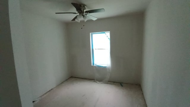112 W Ila St, Elgin, TX 78621 - unfurnished room featuring ceiling fan
