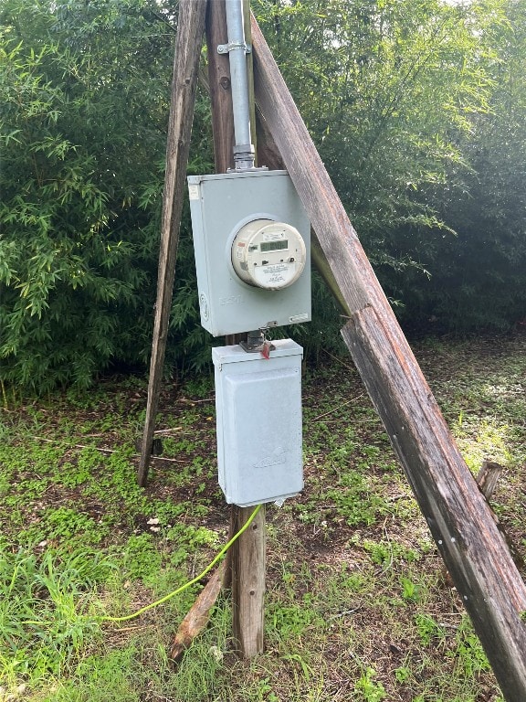 112 W Ila St, Elgin, TX 78621 - exterior view of electric meter