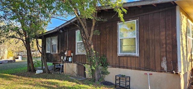 908 Glass Dr, Leander, TX 78641 - view of side of home with a yard
