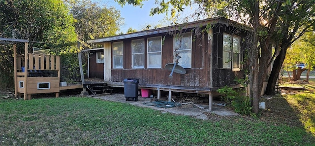 908 Glass Dr, Leander, TX 78641 - rear view of property featuring a yard