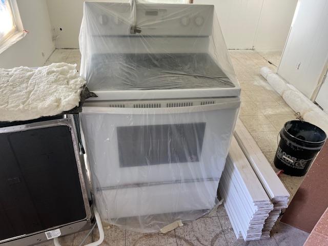 908 Glass Dr, Leander, TX 78641 - detailed view of white range with electric stovetop