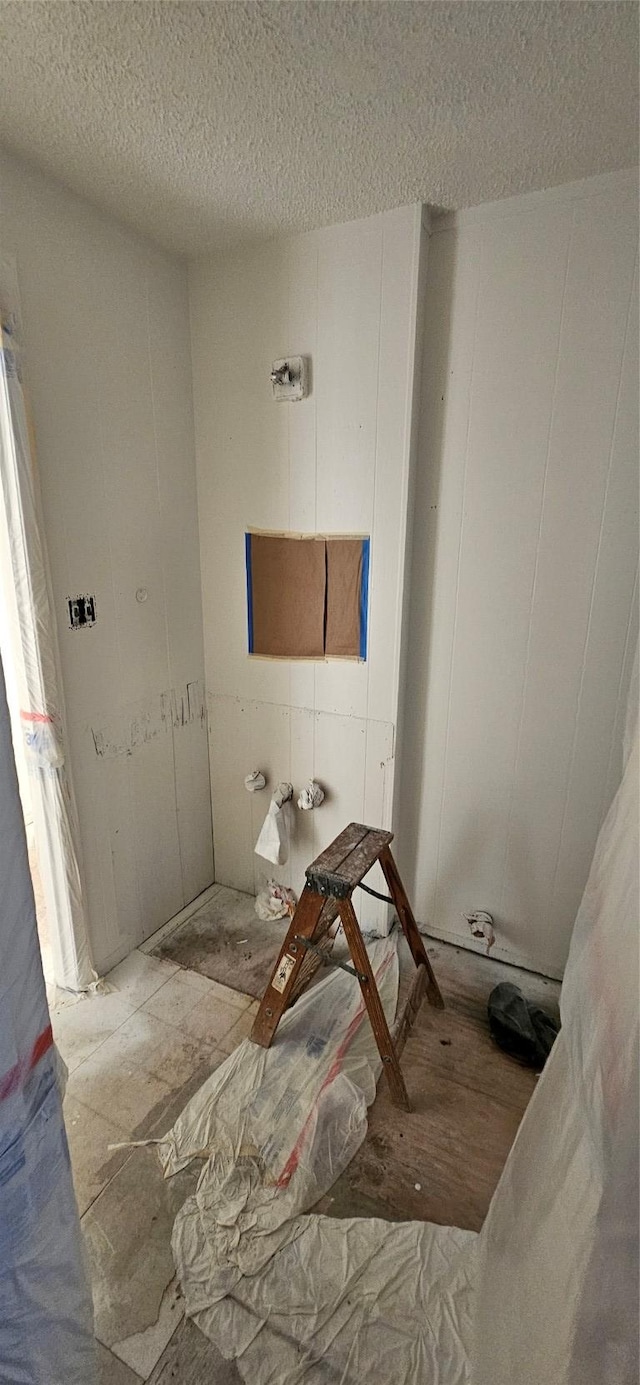 908 Glass Dr, Leander, TX 78641 - bathroom featuring a textured ceiling