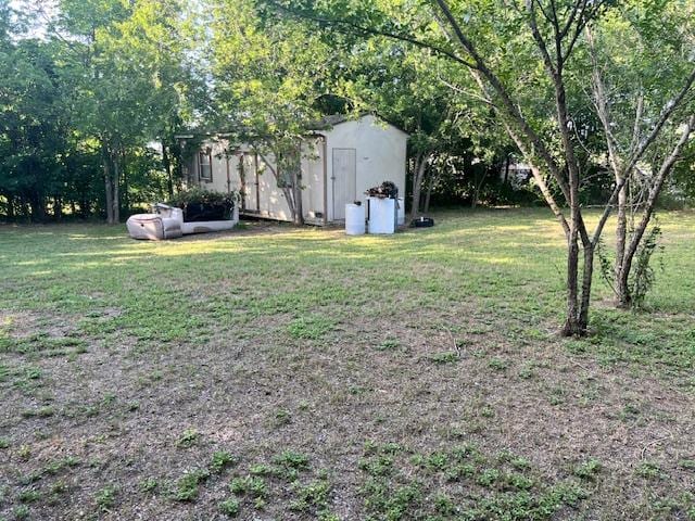 908 Glass Dr, Leander, TX 78641 - view of grassy yard featuring a storage unit