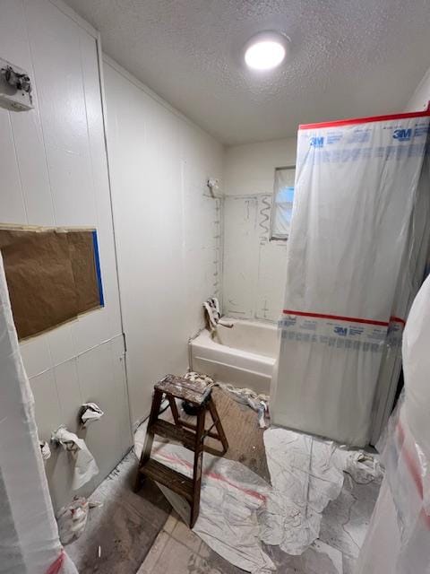 908 Glass Dr, Leander, TX 78641 - bathroom featuring a textured ceiling and shower / bath combination with curtain