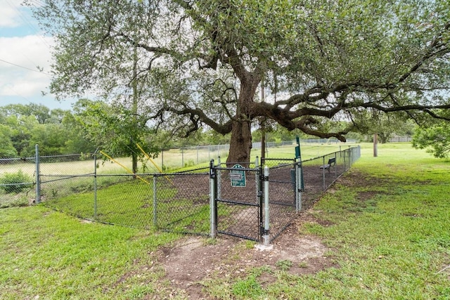 11901 Swearingen Dr Unit 43-I, Austin, TX 78758 - view of yard with a gate