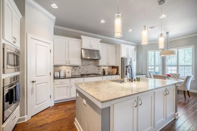 11612 Sierra Nevada, Austin, TX 78759 - kitchen with dark wood-style floors, white cabinets, appliances with stainless steel finishes, backsplash, and crown molding