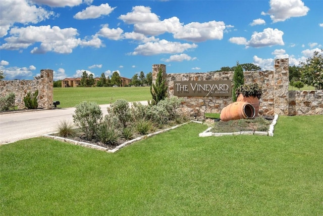 601 Strada Luca, Florence, TX 76527 - view of green lawn