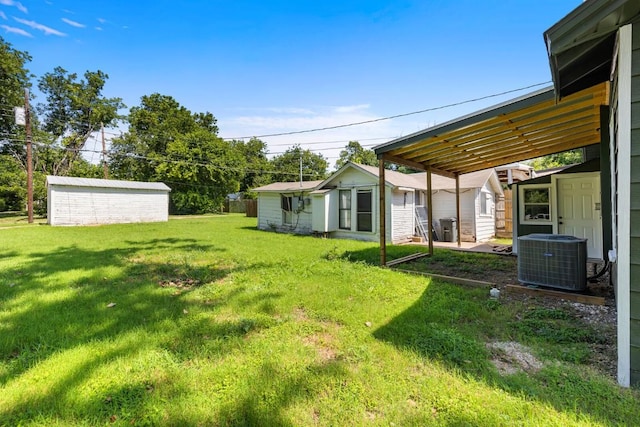 1020 S 23rd St, Temple, TX 76504 - view of grassy yard featuring a storage unit