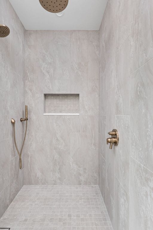 2917 Lyons Rd Unit 1, Austin, TX 78702 - bathroom with tiled shower