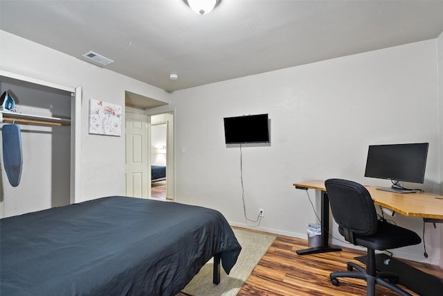 2503 Parker Ln Unit A & B, Austin, TX 78741 - bedroom featuring wood finished floors and a desk