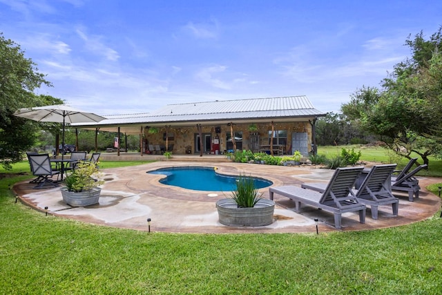 201 N Oak Vista Dr, Burnet, TX 78611 - swimming pool featuring a patio area and a yard