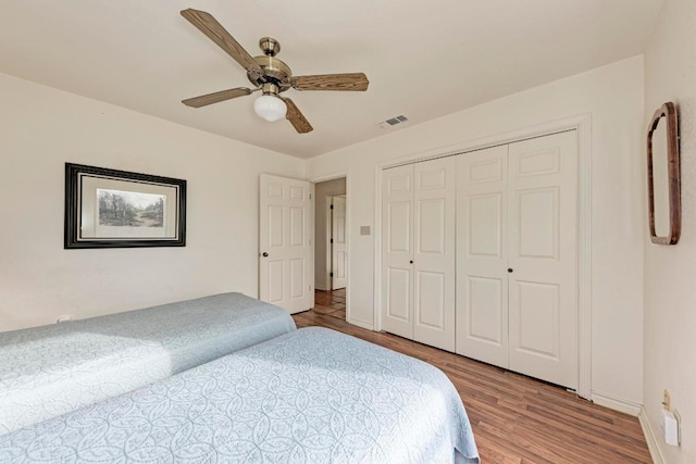 817 Mountain Creek Rd, Marble Falls, TX 78654 - bedroom featuring wood finished floors, a closet, and ceiling fan