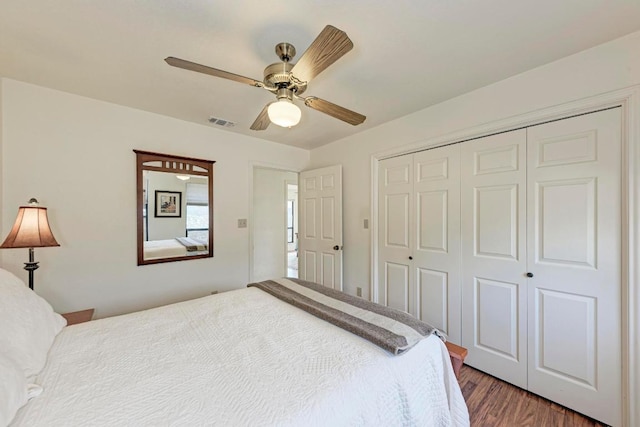 817 Mountain Creek Rd, Marble Falls, TX 78654 - bedroom with a closet, wood finished floors, and ceiling fan