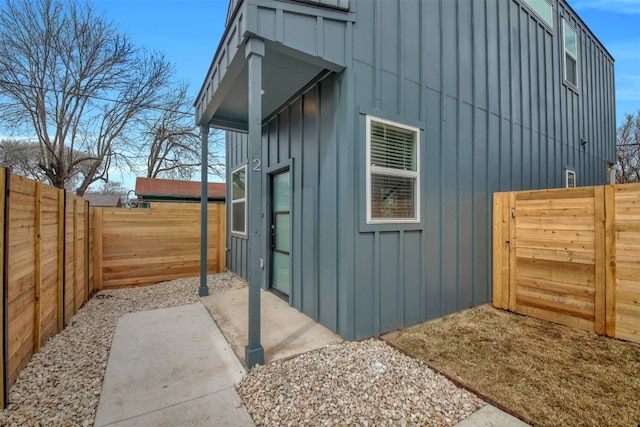 1104 Begonia Ter Unit 2, Austin, TX 78741 - view of outdoor structure featuring a fenced backyard