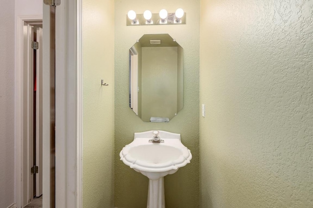15433 Ozone Pl, Austin, TX 78728 - bathroom featuring a sink