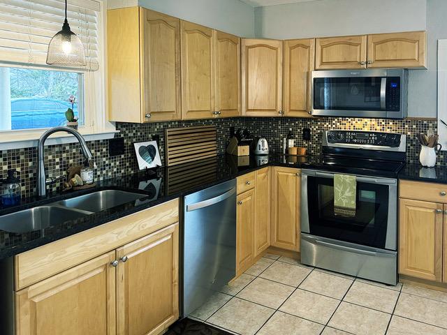 702 E Schubert St E, Fredericksburg, TX 78624 - photo 28