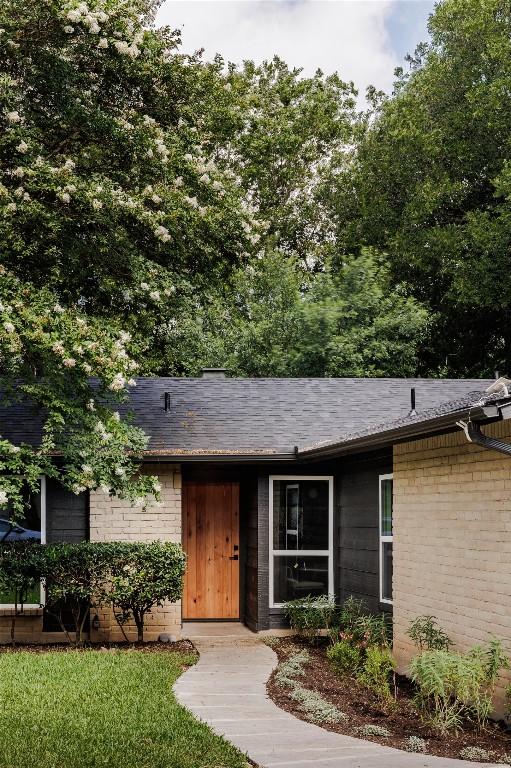 5204 Hedgewood Dr, Austin, TX 78745 - photo 2