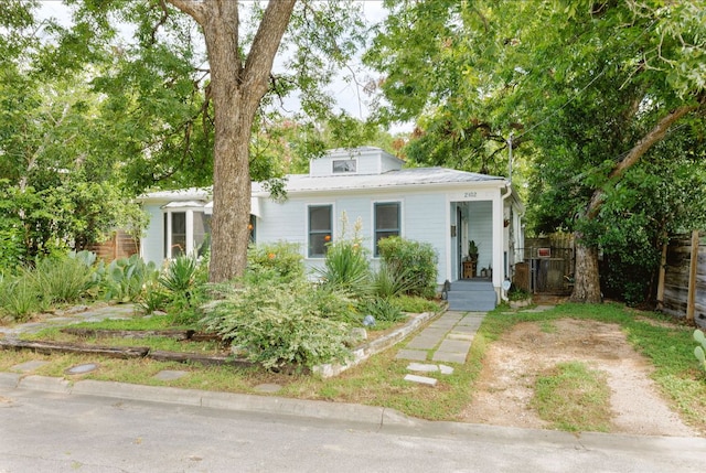 2102 E 17th St, Austin, TX 78702 - photo 4