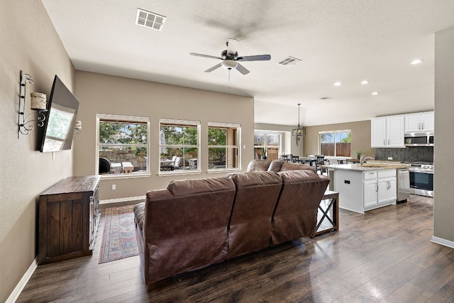 124 Silkstone St, Hutto, TX 78634 - photo 10
