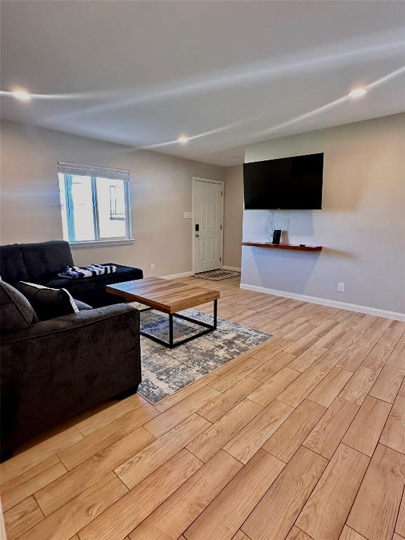 1904 Hearthstone Dr, Austin, TX 78757 - photo 13