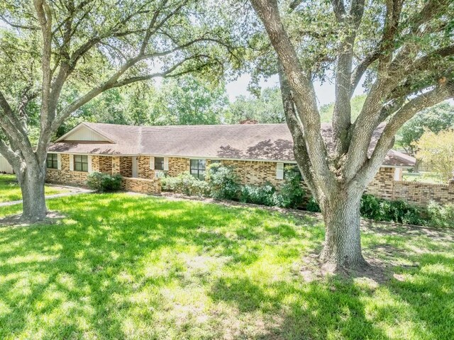 113 Tanglewood Trl, Gonzales, TX 78629 - photo 2