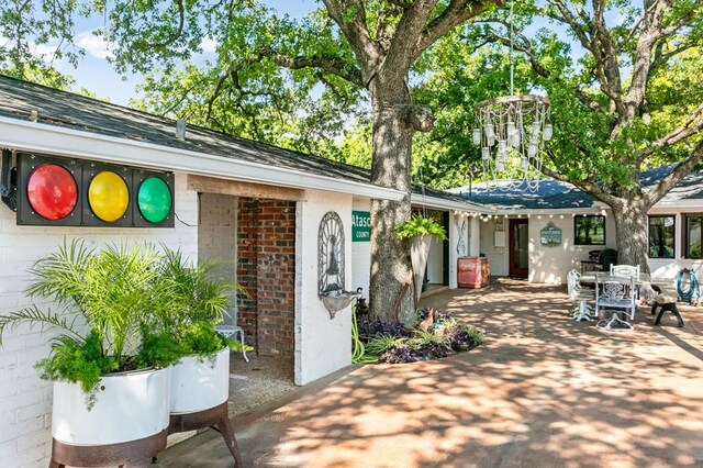 702 Eagle St, Fredericksburg, TX 78624 - photo 1