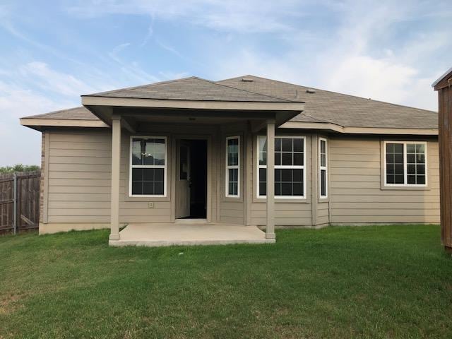 320 Gettysburg Loop, Elgin, TX 78621 - photo 2