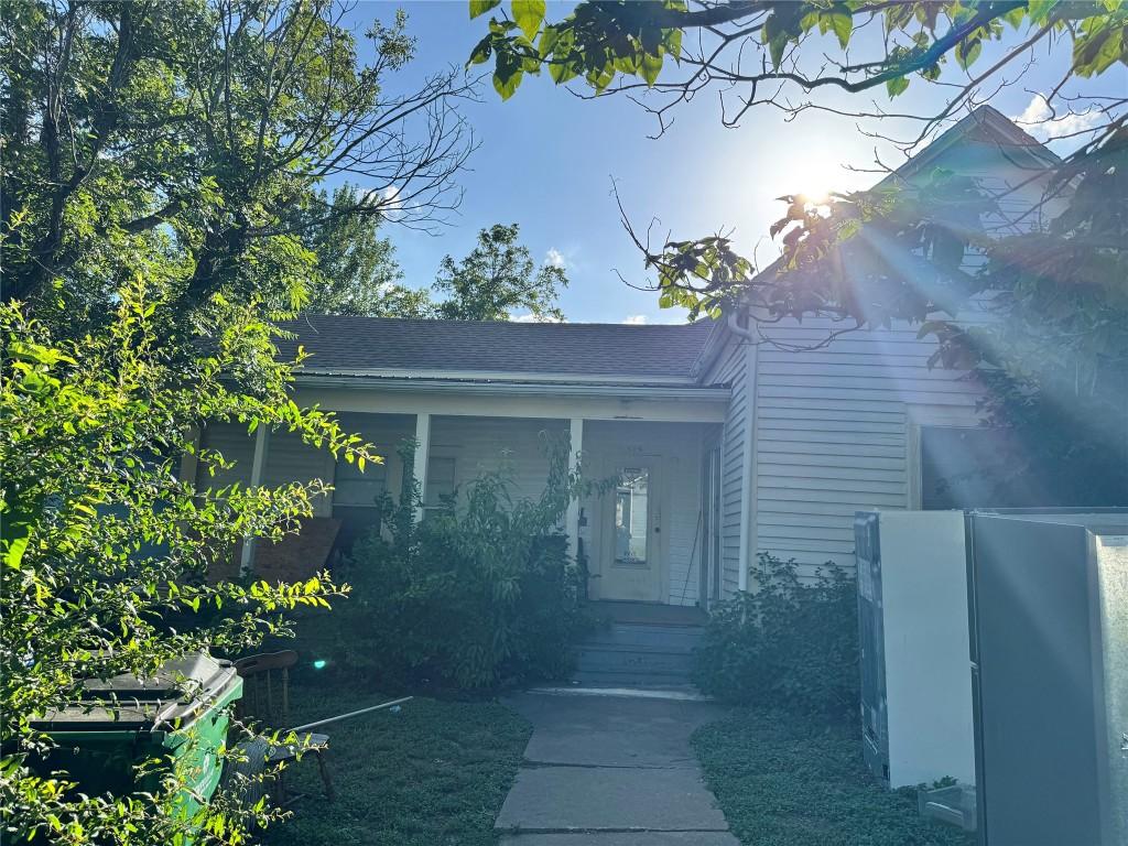 509 Fowzer St, Taylor, TX 76574 - photo 1