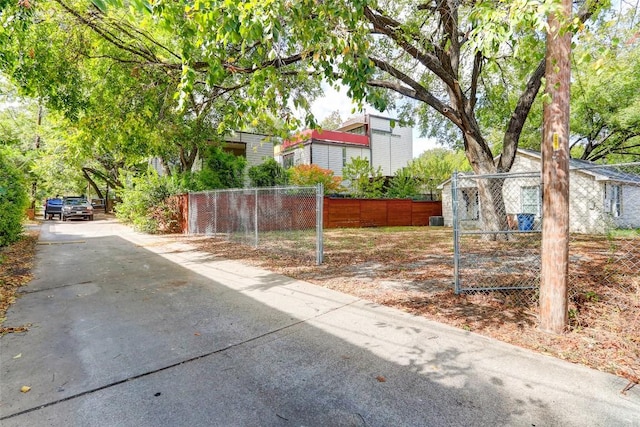 611 W Live Oak St, Austin, TX 78704 - photo 17