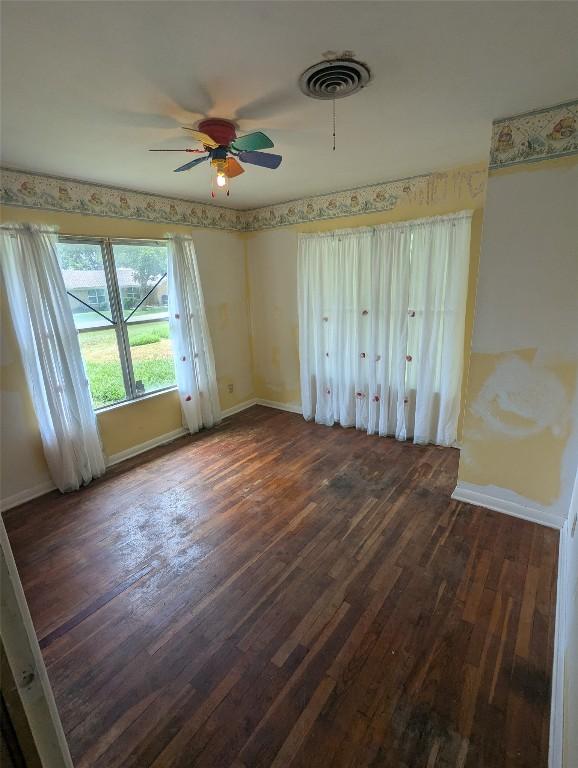 201 W Eckhart Ave, Thrall, TX 76578 - photo 13