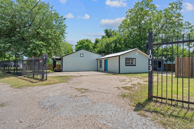 1013 N Colorado St, Lockhart, TX 78644 - photo 4