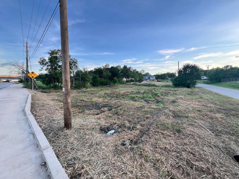 1100 S Main St, Taylor, TX 76574 - photo 1