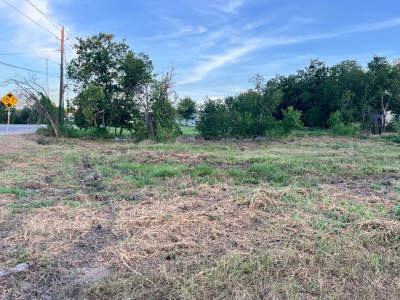 1100 S Main St, Taylor, TX 76574 - photo 2