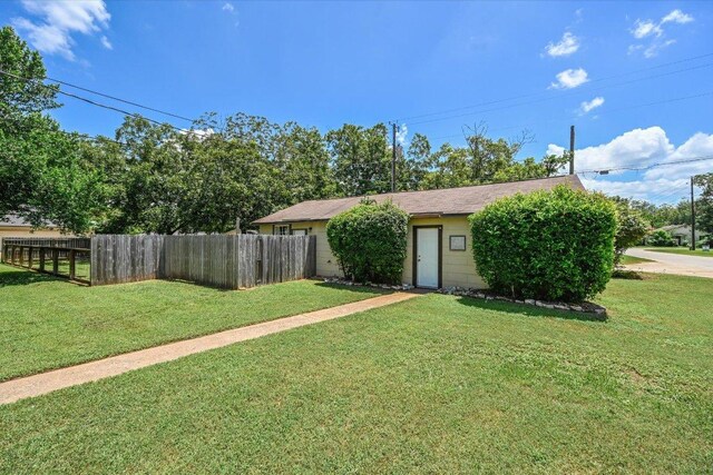 800 Wilkes St, Smithville, TX 78957 - photo 18