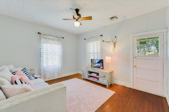 800 Wilkes St, Smithville, TX 78957 - photo 2