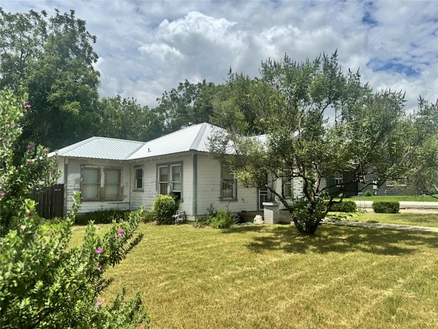 110 S Porter St, Lampasas, TX 76550 - photo 2