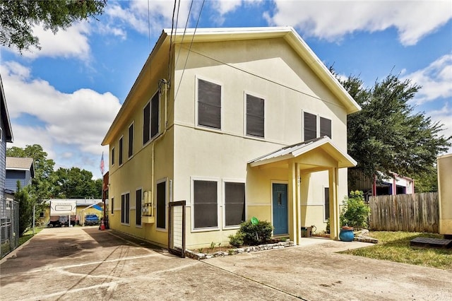 view of front of property