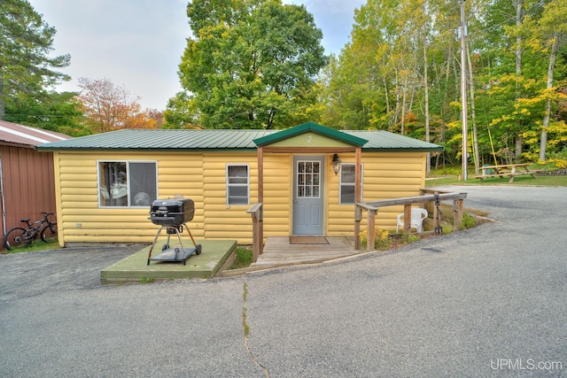 view of front facade featuring metal roof and faux log siding