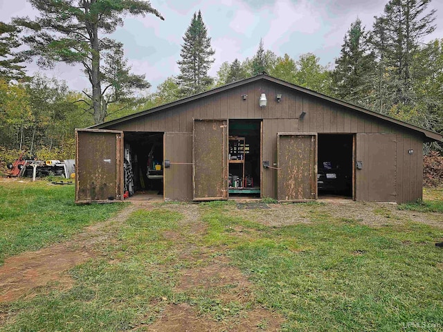 view of outdoor structure with a yard