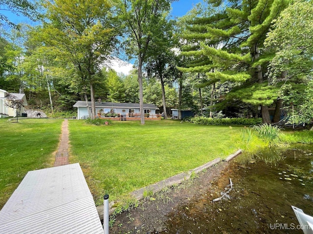 view of yard featuring a water view