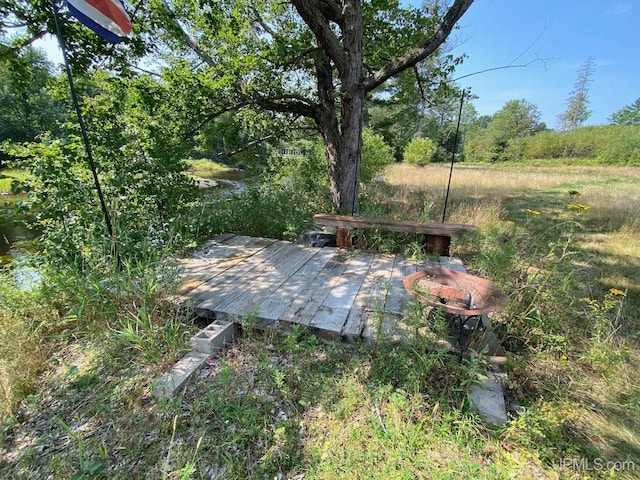 view of yard with a water view