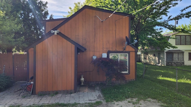 view of outdoor structure featuring a yard