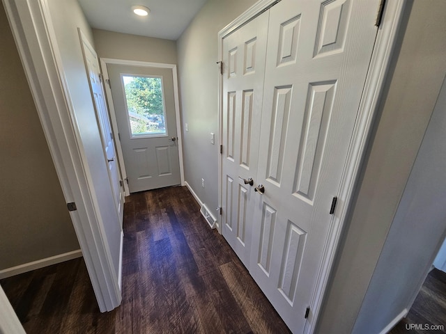 entryway with baseboards, dark wood-style flooring, and visible vents