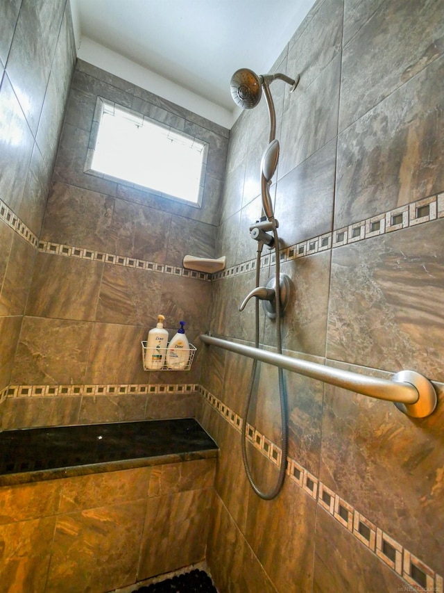 details featuring tiled shower