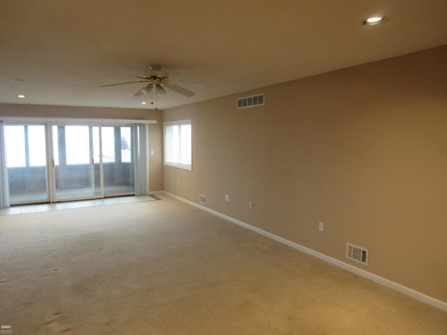 carpeted empty room featuring ceiling fan