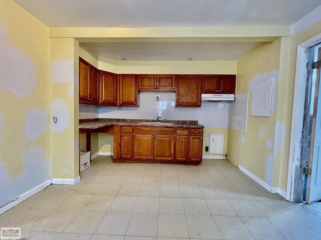 kitchen featuring sink and decorative backsplash