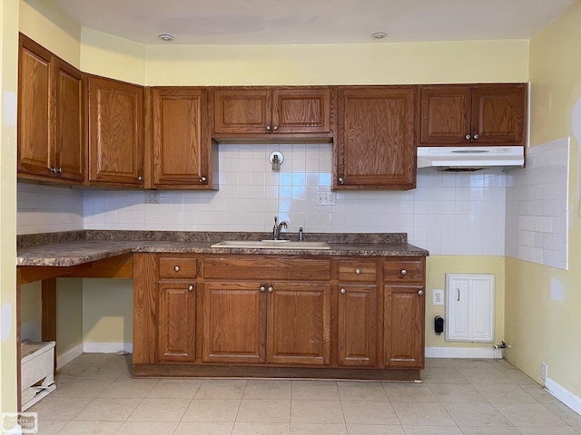 kitchen featuring sink and decorative backsplash