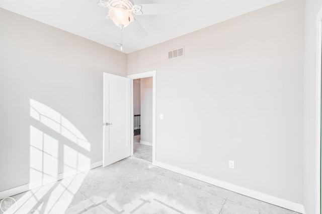 empty room featuring ceiling fan