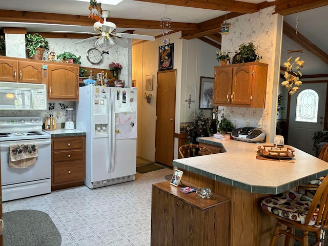 kitchen featuring vaulted ceiling with beams, a kitchen bar, ceiling fan, kitchen peninsula, and white appliances