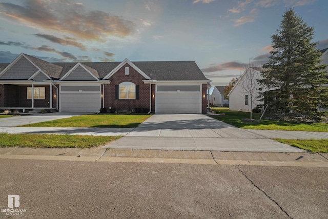 view of front facade featuring a yard